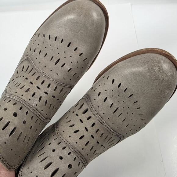 SOFFT Wyoming Gray Pewter Leather Laser Cut Booties Western Size 9.5 boho - Picture 8 of 9
